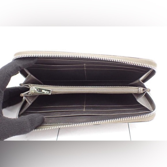 Salvatore Ferragamo Gray Bow Wallet!! - Picture 5 of 5